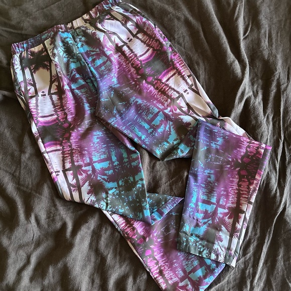 DIVIDED by H&M Tropical Island Print Pattern Satin Pants - Picture 4 of 4